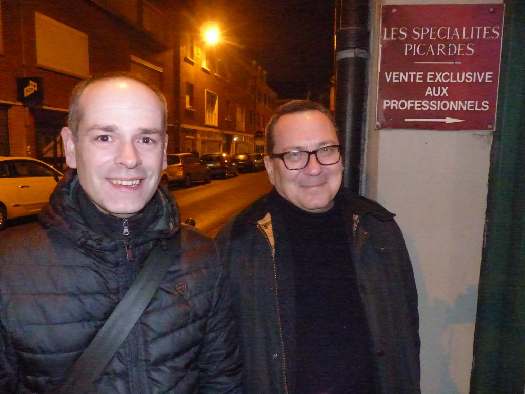 Jérôme Leroy (à gauche) et Jérôme Araujo, rue des Lombards, une nuit d'hiver, à Amiens (Terre).