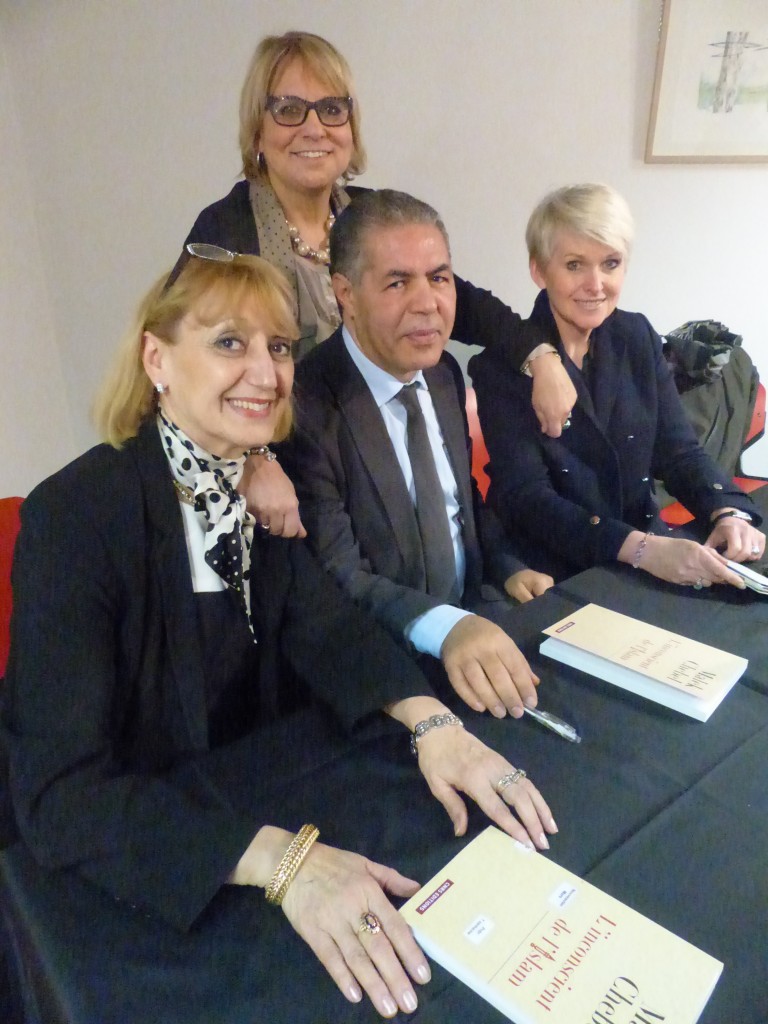 De gauche à droite : Sylviane Leonetti, directrice de ma médiathèque de Creil, Malek Chebel, écrivain, Danièle Carlier, élue à Creil, et Isabelle Rome, magistrate et écrivain. 