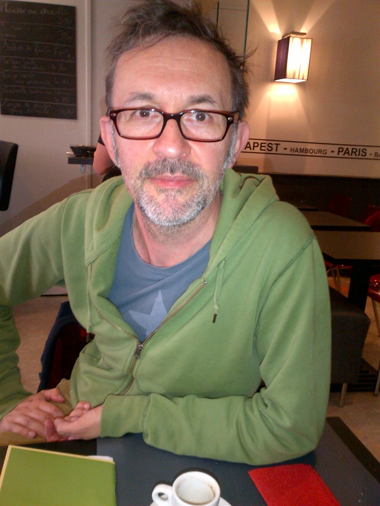 Olivier Hodasava, photographié au restaurant Le Buzz, un midi de fin avril, à Amiens.