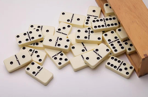 combien de dominos dans un jeu